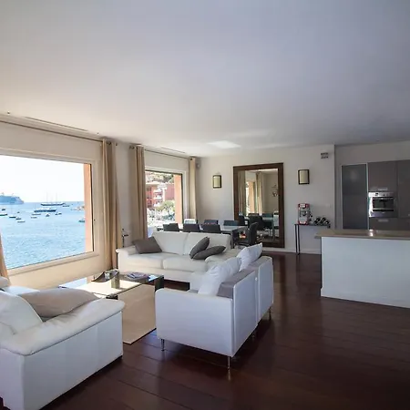 Le Yacht *